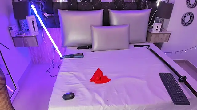 Charlotte Myers online show from 28, 1, 2025