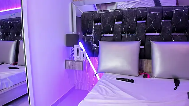 Charlotte Myers online show from 3, 2, 2025