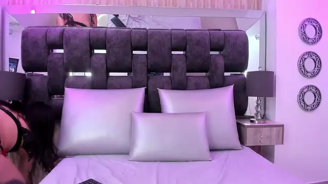 Charlotte Myers online show from 5, 1, 2026