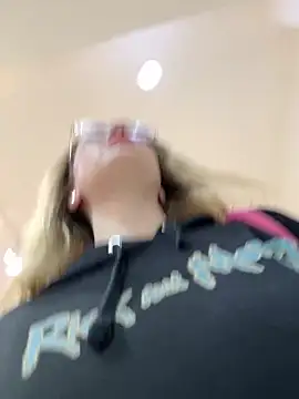 Teya moon  online show from 14, 10, 2025