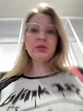 Teya moon  online show from 23, 12, 2025