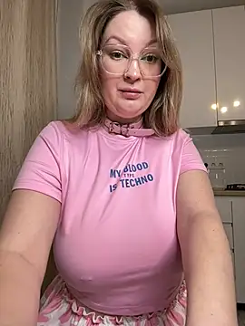 Teya moon  online show from 23, 2, 2026