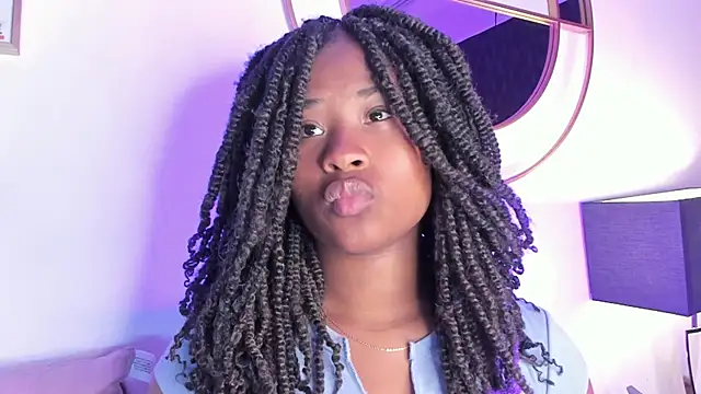 Snapshot of Anneth__M chatting on 8, 3, 2025 Anneth M online show from 8, 3, 2025