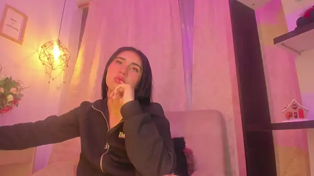 Chanttall  online show from 4, 12, 2024