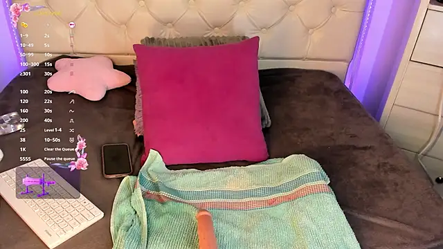 Chanttall  online show from 11, 3, 2025