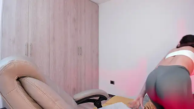  miamadison online show from 31, 10, 2025