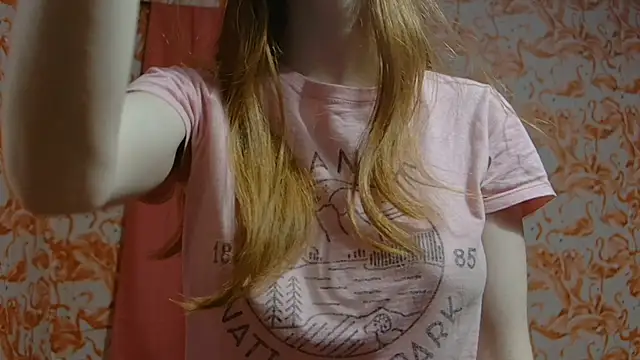 strawberrysmoothie online show from 6, 3, 2025