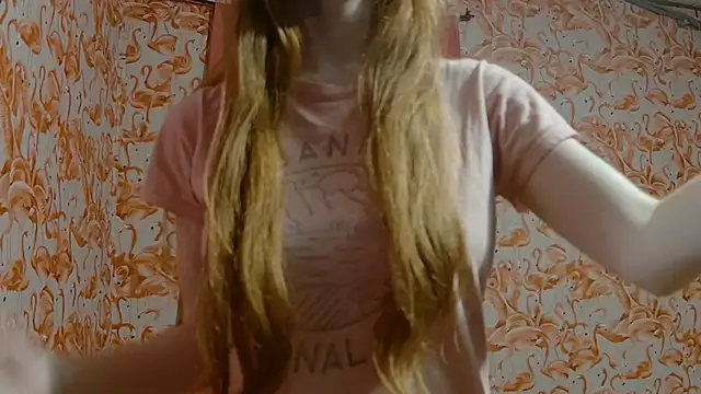 strawberrysmoothie online show from 15, 4, 2026