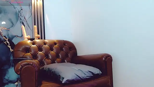 khiara moretti online show from 21, 10, 2025