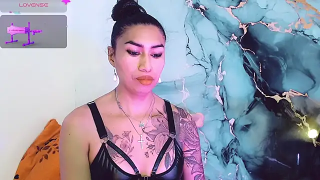 khiara moretti online show from 26, 11, 2025