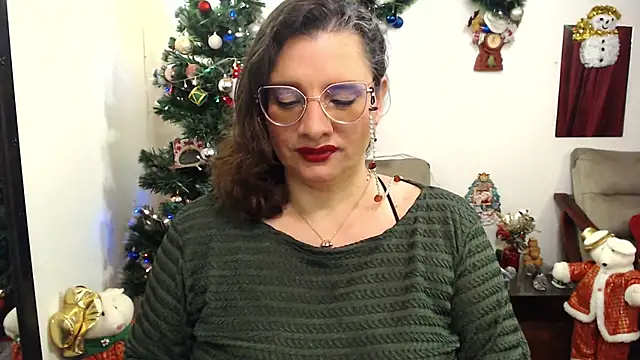 Snapshot of Aleja_Gonzales chatting on 25, 12, 2024 Aleja Gonzales online show from 25, 12, 2024