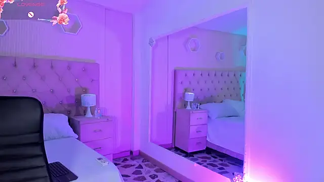 Agathaargent  online show from 16, 10, 2025