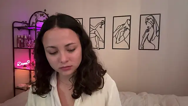 Megan Rodrigo online show from 19, 11, 2025