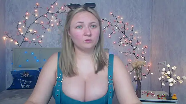Snapshot of SallyVerda chatting on 7, 5, 2026 SallyVerda online show from 7, 5, 2026