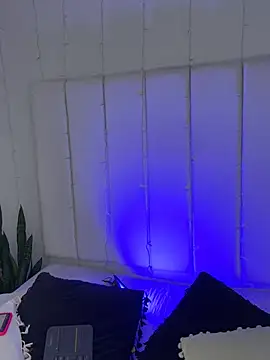 Amber Martins  online show from 25, 2, 2025