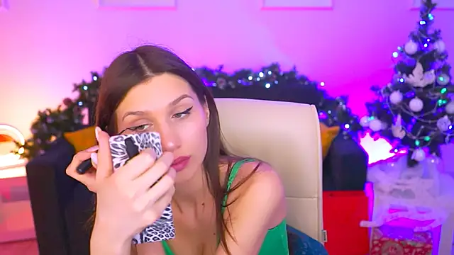 Snapshot of MollyPerry chatting on 11, 12, 2024 MollyPerry online show from 11, 12, 2024