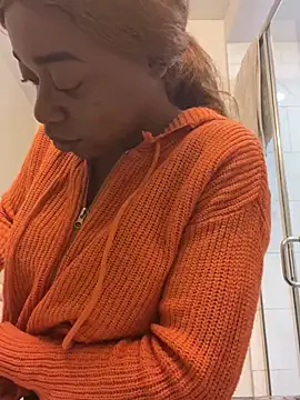 Snapshot of MommyConfident chatting on 13, 12, 2024 MommyConfident online show from 13, 12, 2024