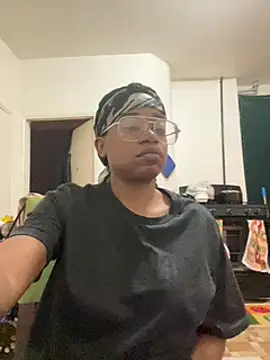 Snapshot of MommyConfident chatting on 27, 1, 2025 MommyConfident online show from 27, 1, 2025