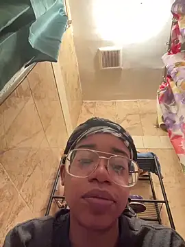 Snapshot of MommyConfident chatting on 27, 1, 2025 MommyConfident online show from 27, 1, 2025