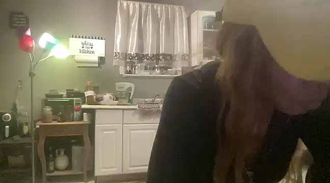 Snapshot of MommyConfident chatting on 29, 1, 2025 MommyConfident online show from 29, 1, 2025