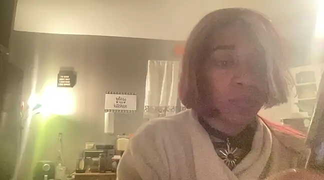 Snapshot of MommyConfident chatting on 3, 2, 2025 MommyConfident online show from 3, 2, 2025