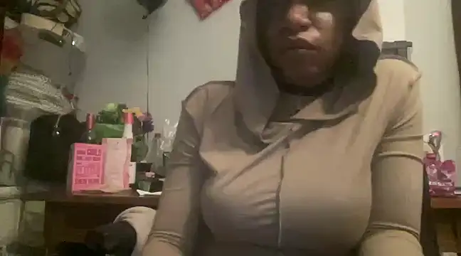 Snapshot of MommyConfident chatting on 18, 2, 2025 MommyConfident online show from 18, 2, 2025