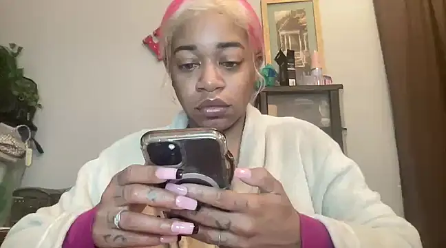 Snapshot of MommyConfident chatting on 15, 3, 2025 MommyConfident online show from 15, 3, 2025