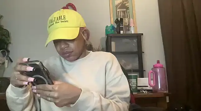 Snapshot of MommyConfident chatting on 21, 3, 2025 MommyConfident online show from 21, 3, 2025