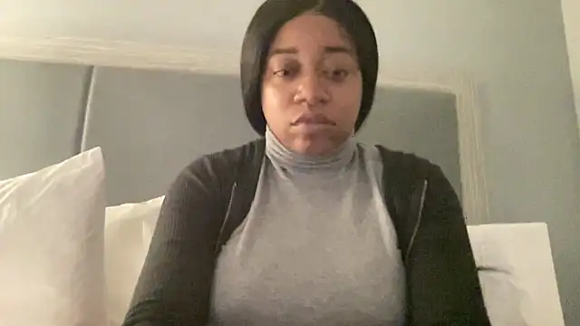 Snapshot of MommyConfident chatting on 16, 10, 2025 MommyConfident online show from 16, 10, 2025