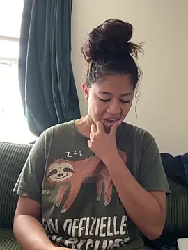 Snapshot of VanessaBling chatting on 19, 11, 2025 VanessaBling online show from 19, 11, 2025