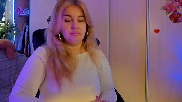 Snapshot of CoraSwon chatting on 1, 2, 2026 CoraSwon online show from 1, 2, 2026