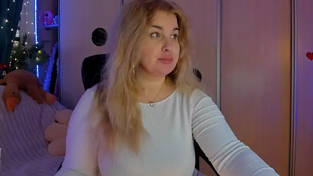 Snapshot of CoraSwon chatting on 3, 2, 2026 CoraSwon online show from 3, 2, 2026