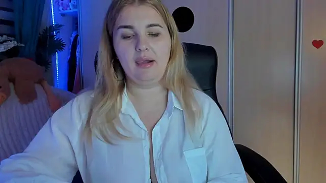 Snapshot of CoraSwon chatting on 17, 2, 2026 CoraSwon online show from 17, 2, 2026