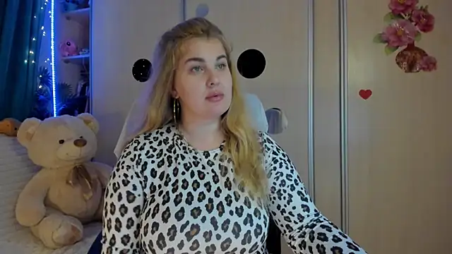 Snapshot of CoraSwon chatting on 2, 3, 2026 CoraSwon online show from 2, 3, 2026