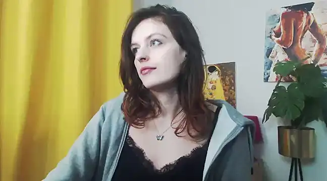 Snapshot of juicyNadine chatting on 2, 1, 2025 juicyNadine online show from 2, 1, 2025