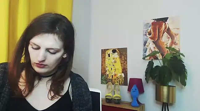 Snapshot of juicyNadine chatting on 5, 2, 2025 juicyNadine online show from 5, 2, 2025