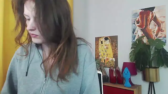 Snapshot of juicyNadine chatting on 24, 9, 2025 juicyNadine online show from 24, 9, 2025