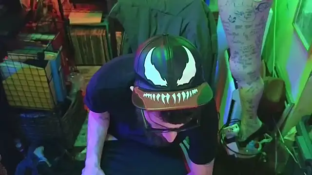 pantslesstraveler plt online show from 30, 1, 2025