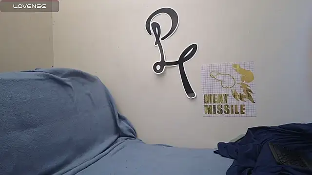 pantslesstraveler plt online show from 16, 3, 2025