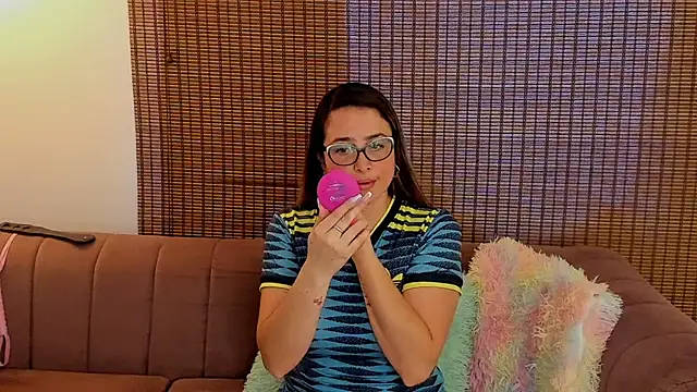 Snapshot of ariana_cross chatting on 7, 7, 2026 ariana cross online show from 7, 7, 2026