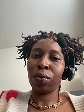 LeyaHoneybuns online show from 12, 3, 2025