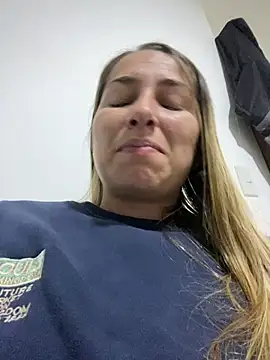 Snapshot of Iris_love18 chatting on 13, 2, 2025 Iris love18 online show from 13, 2, 2025