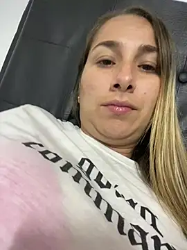 Snapshot of Iris_love18 chatting on 14, 2, 2025 Iris love18 online show from 14, 2, 2025