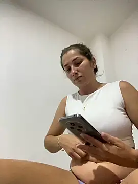 Snapshot of Iris_love18 chatting on 4, 10, 2025 Iris love18 online show from 4, 10, 2025