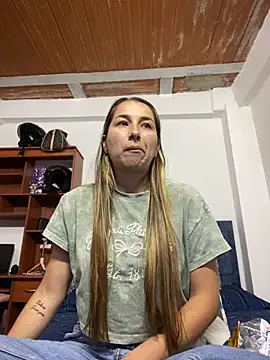 Snapshot of Iris_love18 chatting on 15, 10, 2025 Iris love18 online show from 15, 10, 2025