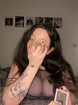 Snapshot of milkyhonybaby chatting on 29, 10, 2025 milkyhonybaby online show from 29, 10, 2025