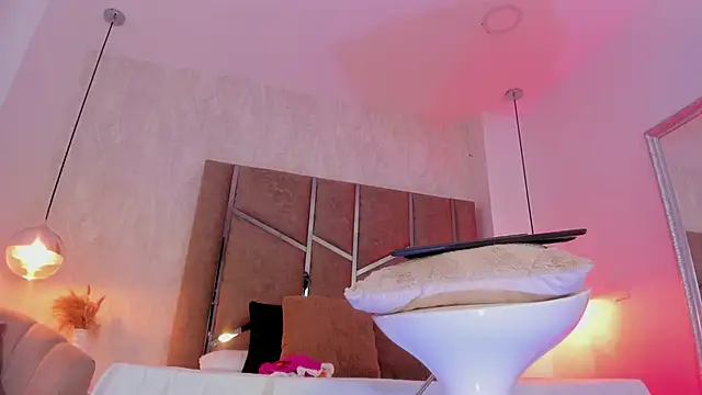 Snapshot of Martinaa_Jones_ chatting on 15, 4, 2026 Martinaa Jones online show from 15, 4, 2026