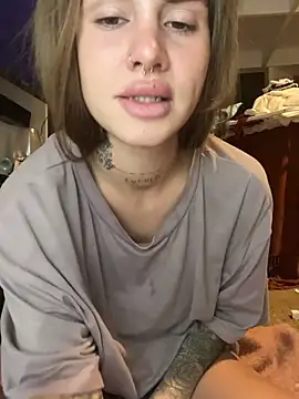 EmiliaCatalina online show from 16, 12, 2024