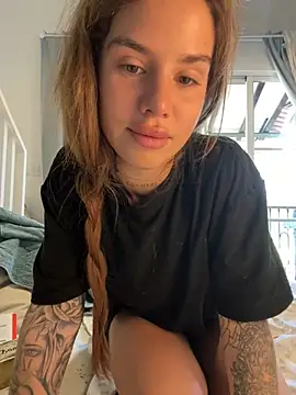 Snapshot of EmiliaCatalina chatting on 29, 1, 2025 EmiliaCatalina online show from 29, 1, 2025