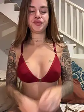 Snapshot of EmiliaCatalina chatting on 7, 2, 2025 EmiliaCatalina online show from 7, 2, 2025